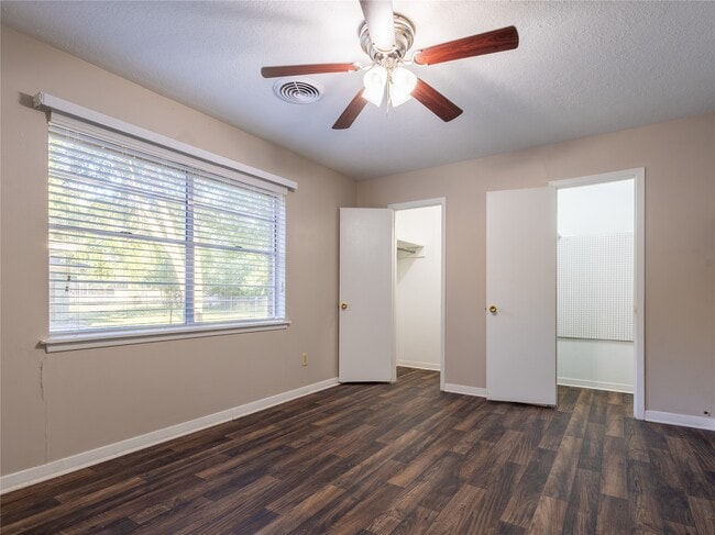 Building Photo - 2728 Encino Ave
