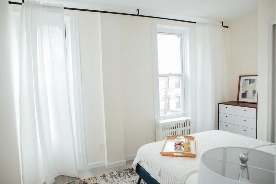 Building Photo - Furnished room/NOT APARTMENT