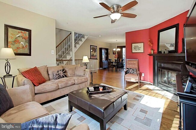 Building Photo - 5 S Floyd St