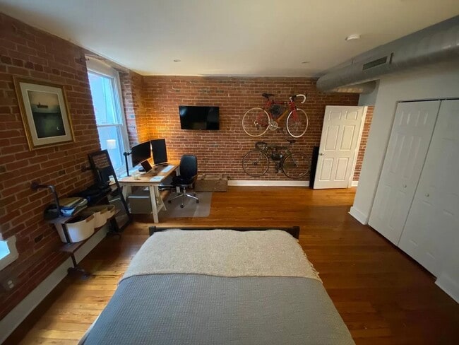 Building Photo - Beautiful 1-Bedroom Apartment in the Heart of Northern Liberties! Available mid-June!