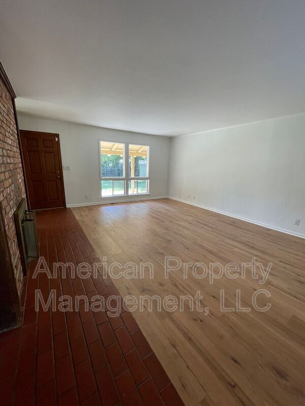 Building Photo - 5102 E 33rd St