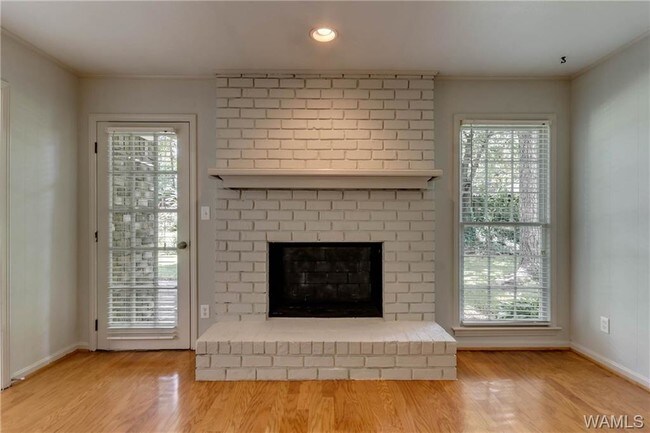 Building Photo - 401 Riverdale Dr