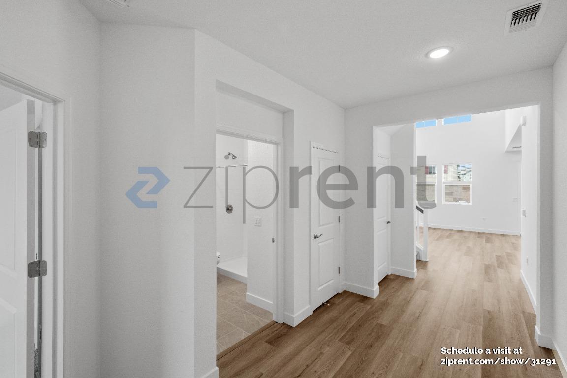 Building Photo - 15997 Mavericks Ln