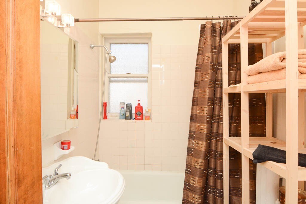 Building Photo - 1434 W Rosemont Ave