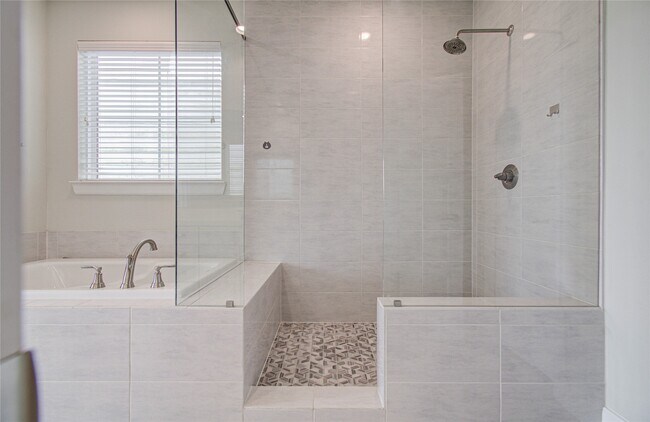 Building Photo - 2818 Grand Fountains Dr
