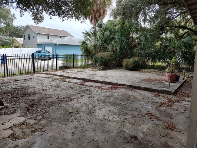 Building Photo - Historic Ybor City Home