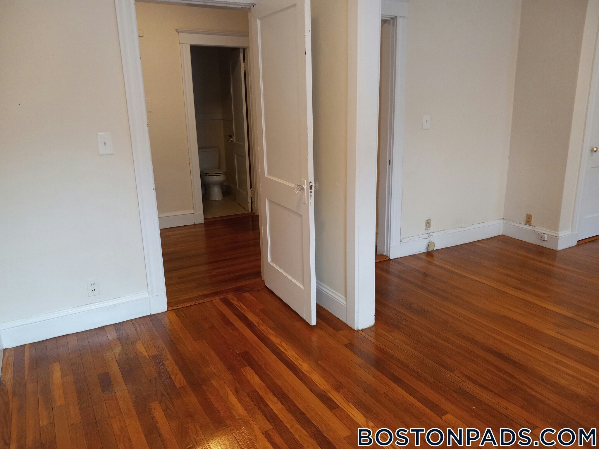 Building Photo - 11 Barrows St