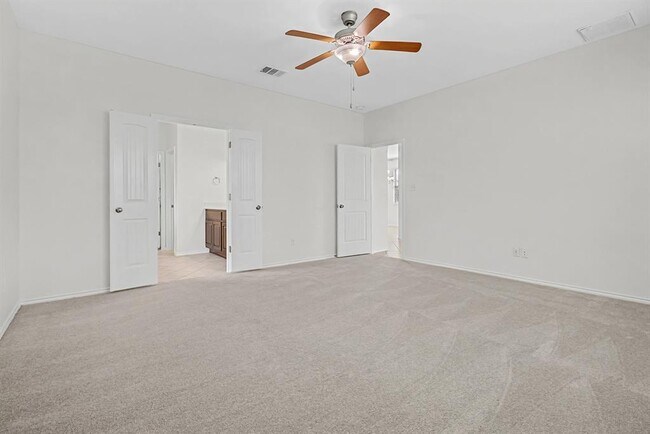 Building Photo - 501 Silver Trail