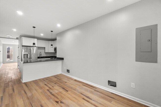 Building Photo - 2526 E Fayette St