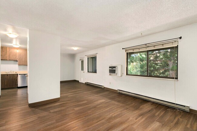 Building Photo - Great Condo near CSU