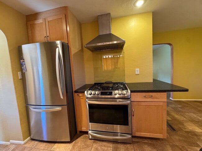 Building Photo - Northwest Living!