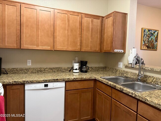 Building Photo - 1500 E Pusch Wilderness Dr