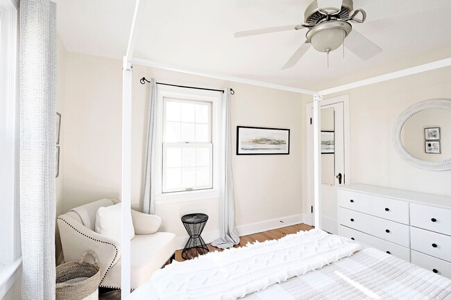 Building Photo - Charming City Cottage With Fenced Yard