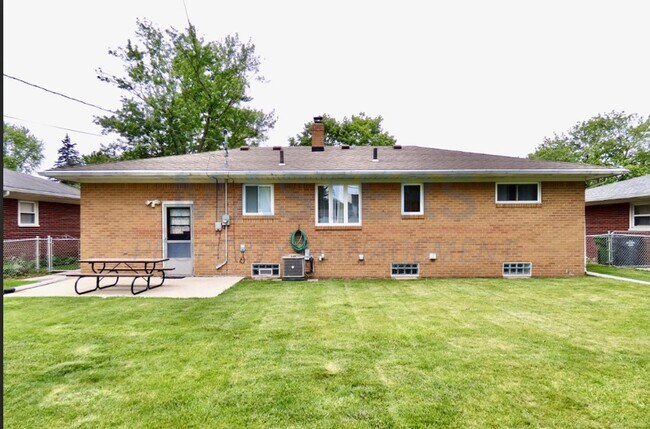 Building Photo - Spacious 3 Bedroom + Office Home in Maumee with New Appliances & Finished Basement