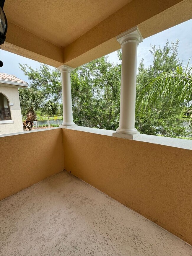 Building Photo - Beautiful Lake Nona Townhome