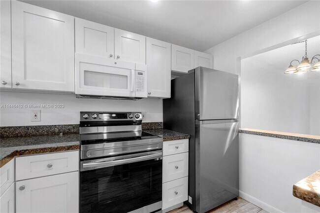 Building Photo - 1638 Embassy Dr