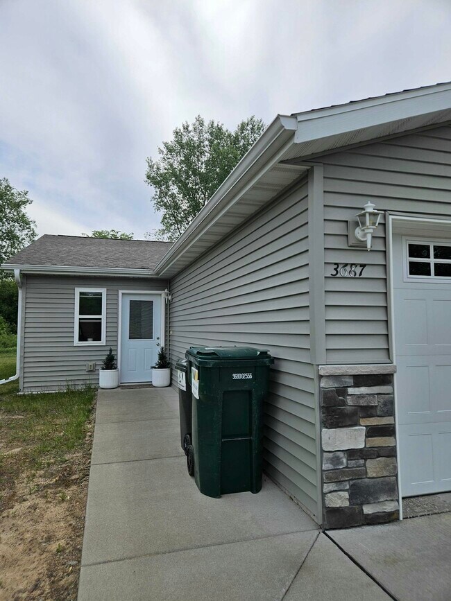 Building Photo - 3687 Flynn Pl