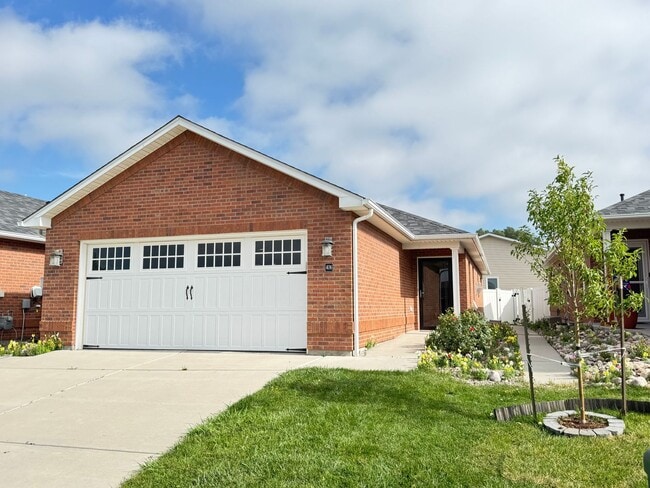 Primary Photo - 4 BEDROOM, 3 BATHROOM TWINHOME WITH 2 CAR ...
