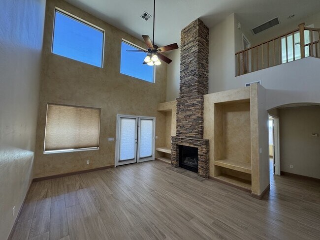 Building Photo - Gilbert Four Bedroom