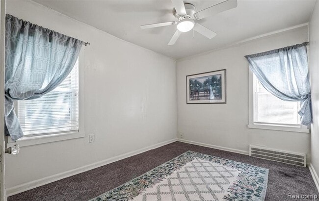 Building Photo - 20034 Rosemont Ave