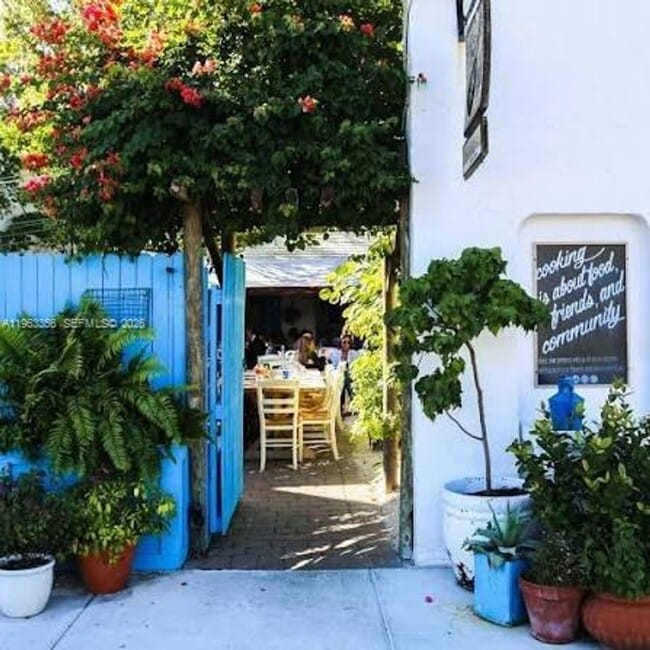 Building Photo - 231 NE 45th St