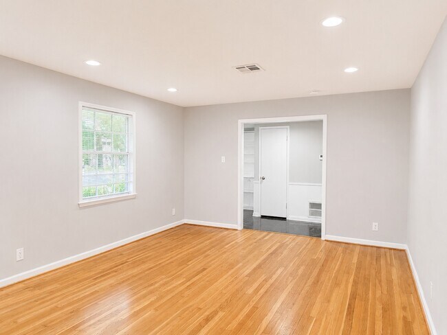 Building Photo - 13521 Peoria St