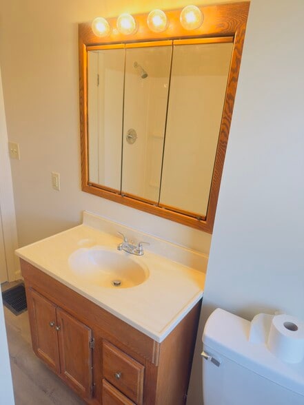 Building Photo - 440 Orena Ave