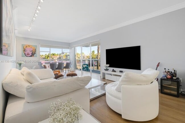 Building Photo - 20505 E Country Club Dr