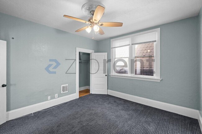 Building Photo - 827 Georgia St