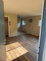 Building Photo - 5380 Eastgate Dr