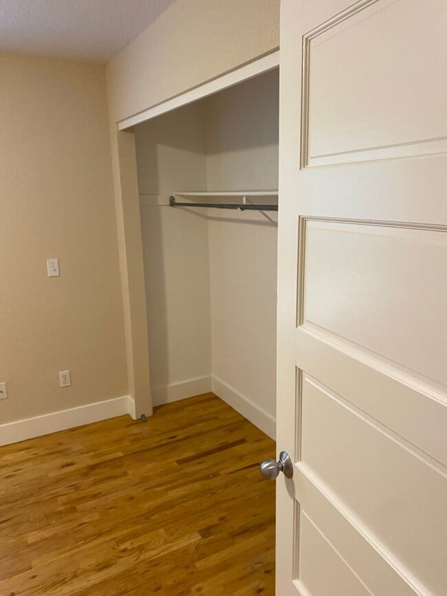 Building Photo - Available for 2026-2027 Fall Pre-Leasing! ...