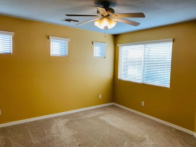 Building Photo - Beautiful Home In Rancho Sahuarita Located...