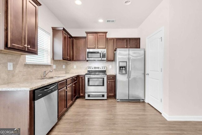 Building Photo - 4488 Ravenwood Dr