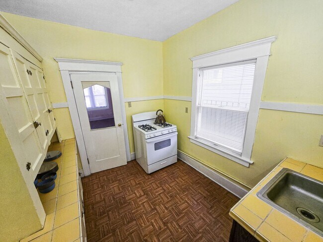 Building Photo - 1 Bed 1 Bath within USC patrol zone