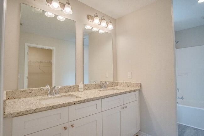 Building Photo - Modern Comfort Meets Style – Spacious 3-Be...