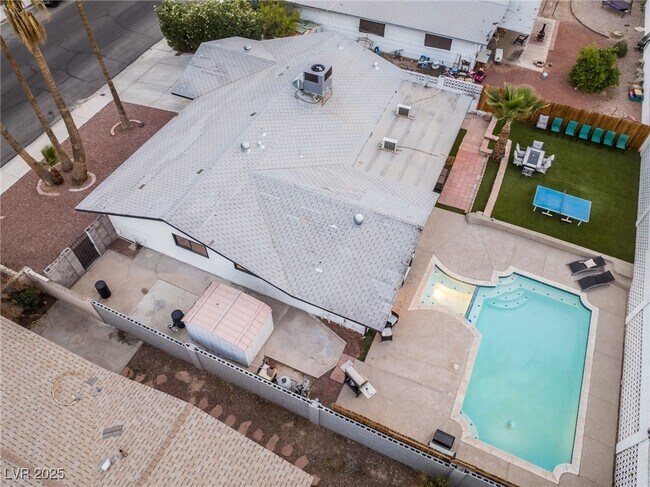 Primary Photo - 3992 Chinchilla Ave