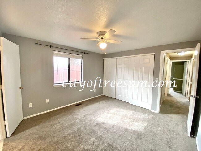 Building Photo - 3 br, 2 bath House - 1233 E Carter St
