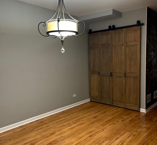 Building Photo - 939 Symphony Dr