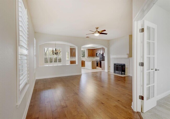 Building Photo - 1821 Village Oak Ct