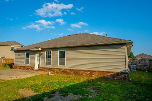 Building Photo - Lovely Broken Arrow Home! 3/2 with a great...