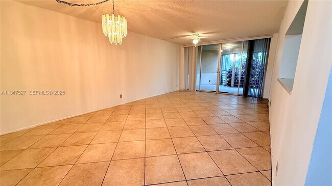 Building Photo - 1811 Sabal Palm Dr