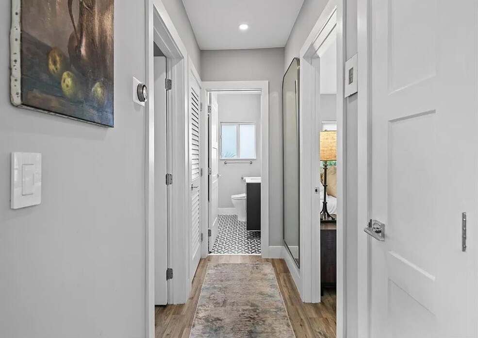 Building Photo - 808 NE 17th Way