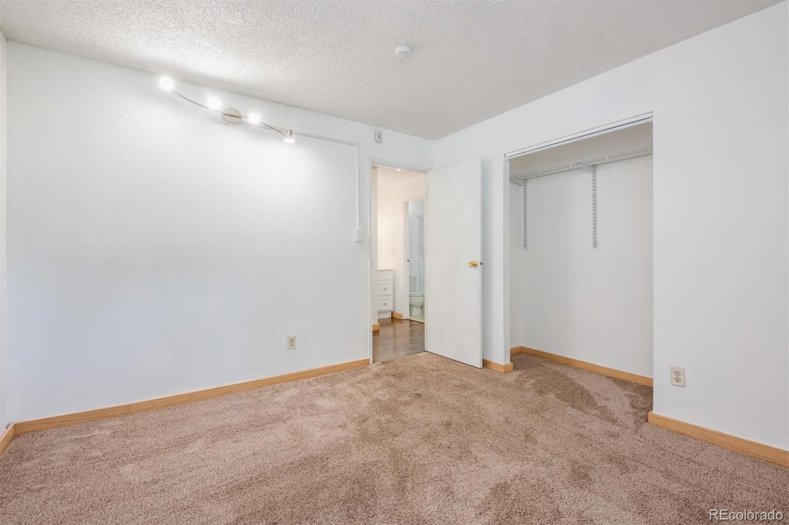 Building Photo - 501 Golden Cir