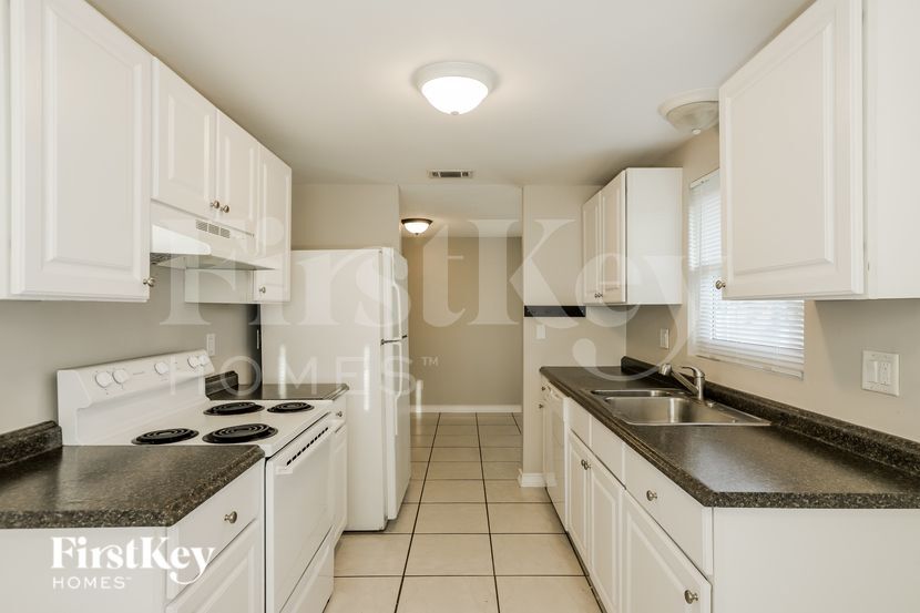 Building Photo - 6803 Fernfield Ct