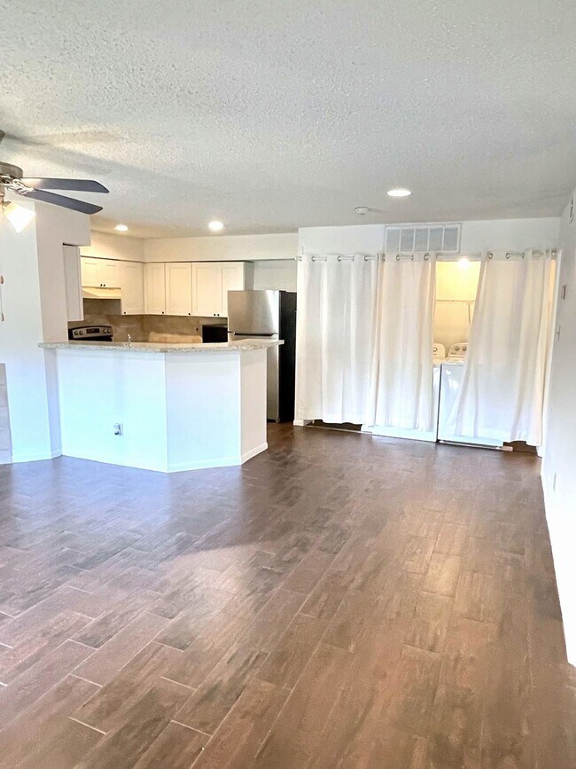 Building Photo - 2300 Old Spanish Trl