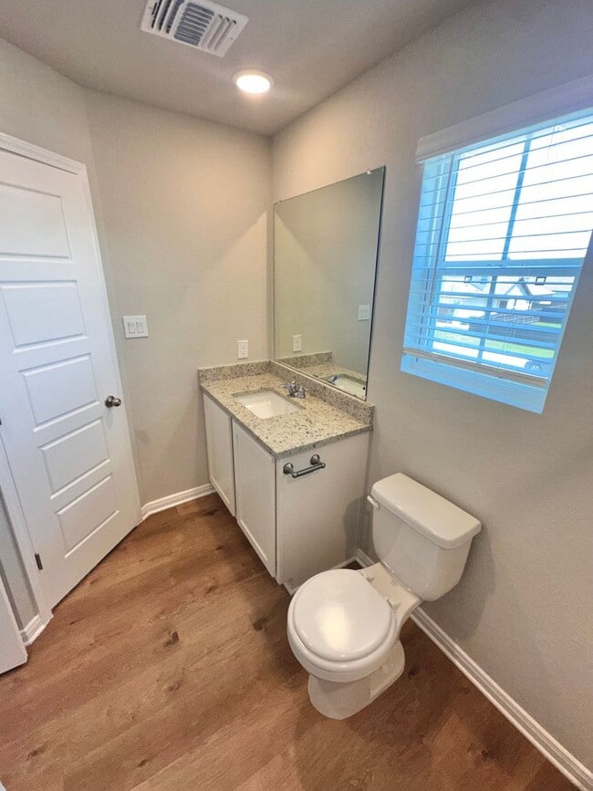 Building Photo - Luxury 2-Story, 3-Bed/ 2.5-Bath Duplex in ...