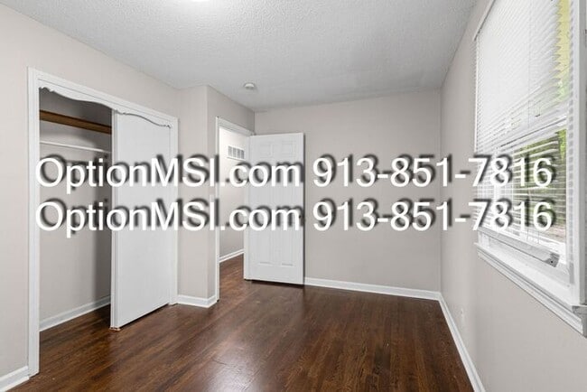 Building Photo - Welcome home to this beautifully updated 3-bedroom home in Kansas City, KS!
