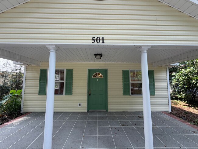 Building Photo - 501 Pine St