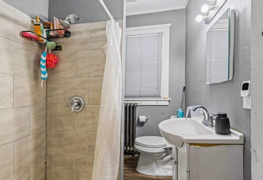 Building Photo - 569 Washington Ave