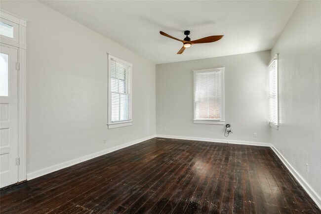 Building Photo - 1407 Winnie St